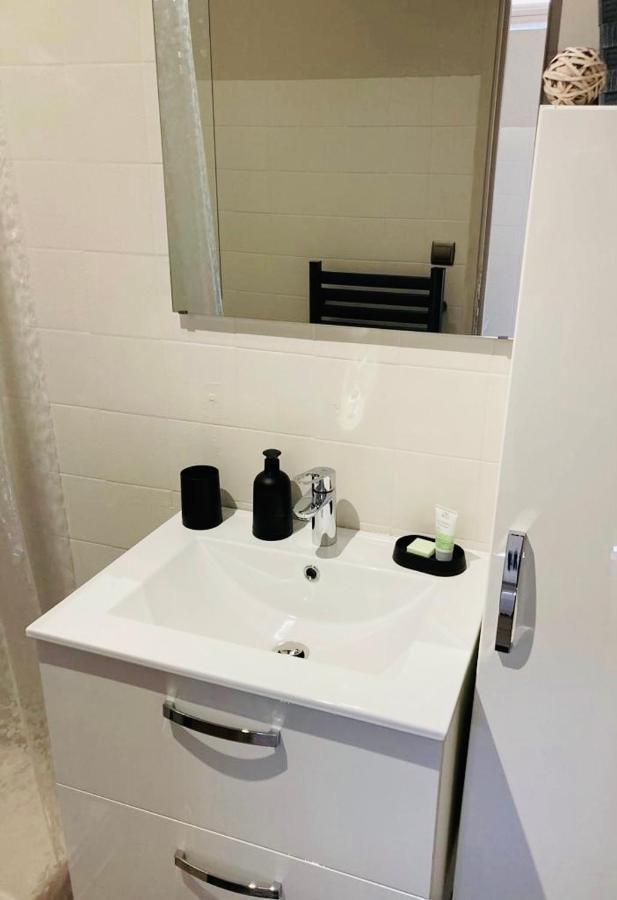 Appartement Calme Et Bien Situe Tarbes Eksteriør billede